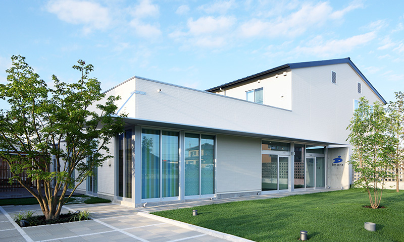 10月 関西初の木造住宅合理化システム「長期性能タイプ」を設定 11月 奈良県より「経営革新計画」承認 7月 本社として奈良市の現社屋を設立 9月 「500年の吉野林業を住まいづくりで守る！<br>川上村との取り組み」がグッドデザイン賞を受賞 10月 本社に隣接する平城山パルク展示場オープン