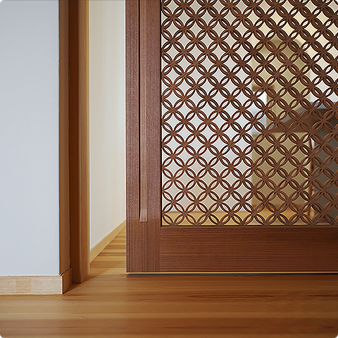 こだわりの建具を施す建具職人