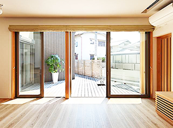 LDKから中庭の眺望