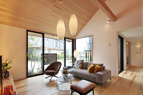 お近くの会場を選択してご希望の日時にご来場ください。※ご予約後の来場場所や日時の変更も承ります。