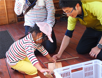 山歩きや木工体験など、子ども達の森林体験学習の場として 