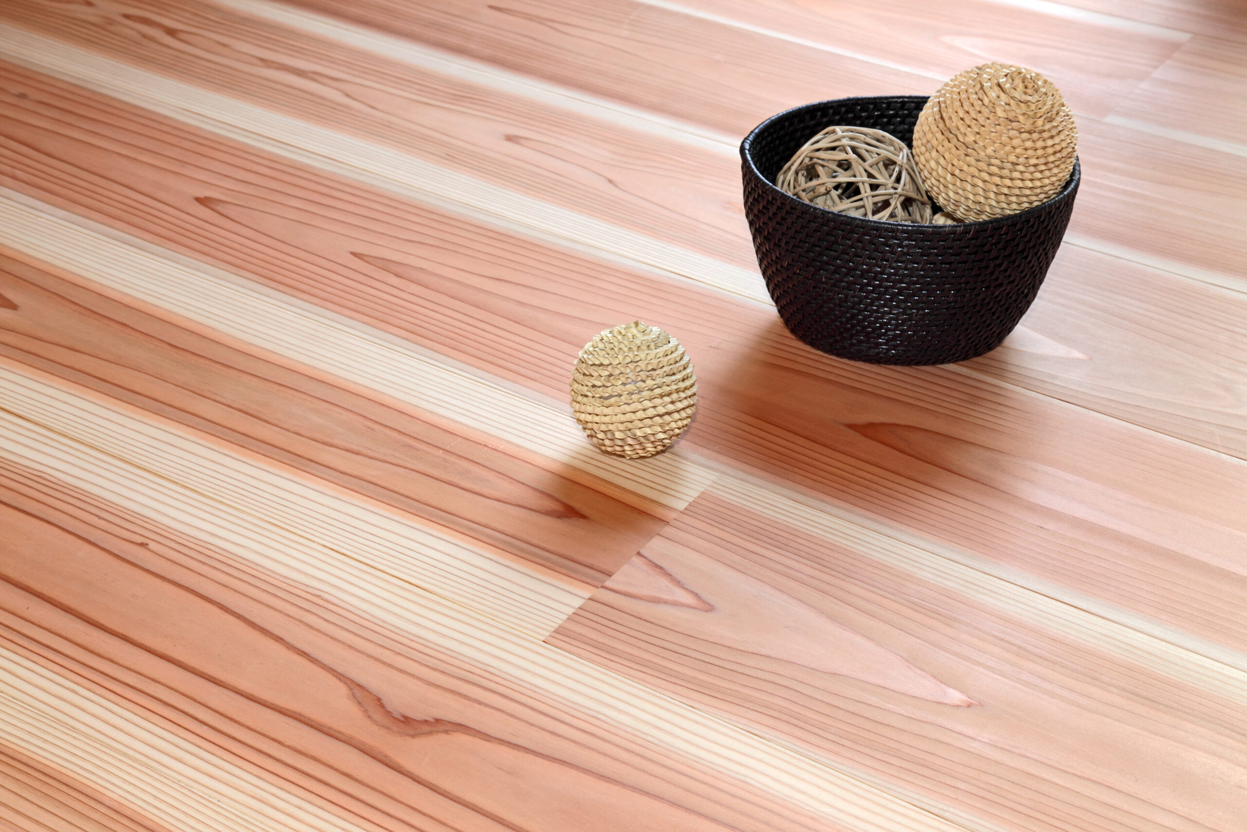 無垢フローリングのお手入れは簡単｜定期的なメンテナンスの方法も