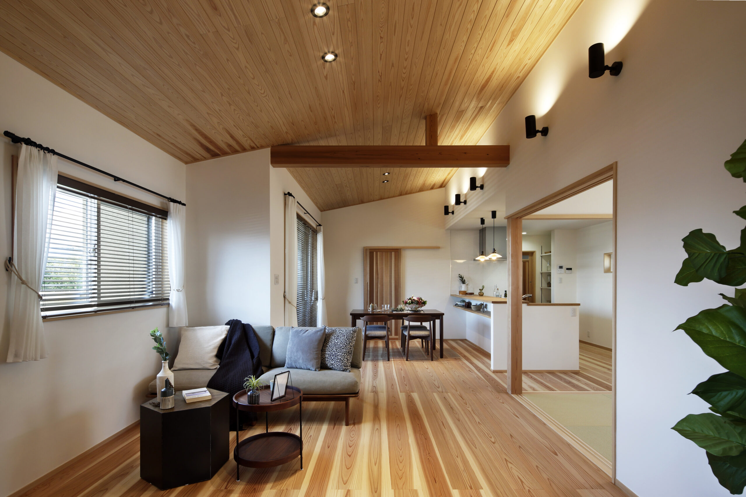 木の家イムラ二世帯で暮らす家をご見学いただけます。