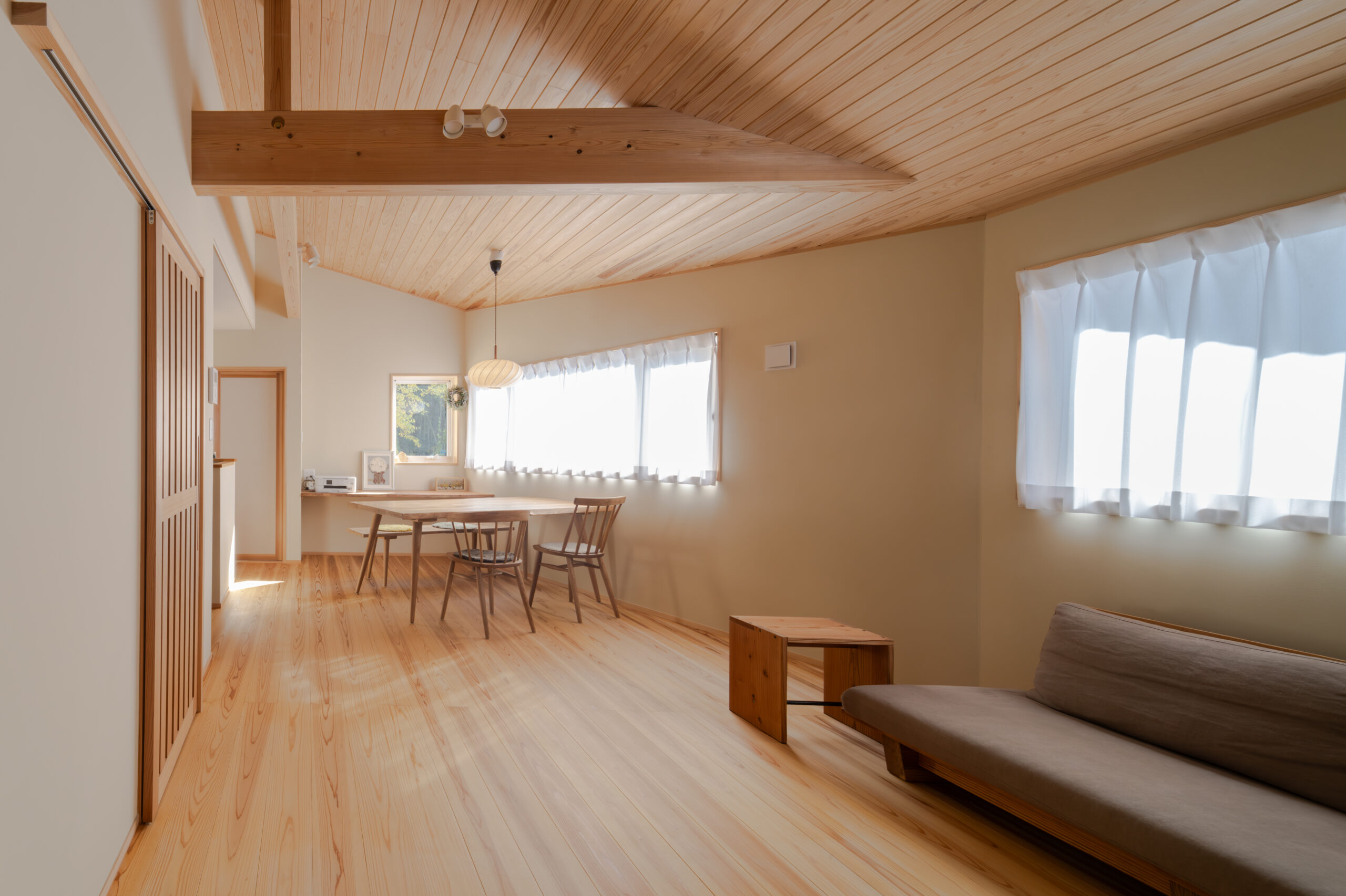 木の家イムラ2階にリビングがある家をご見学いただけます。